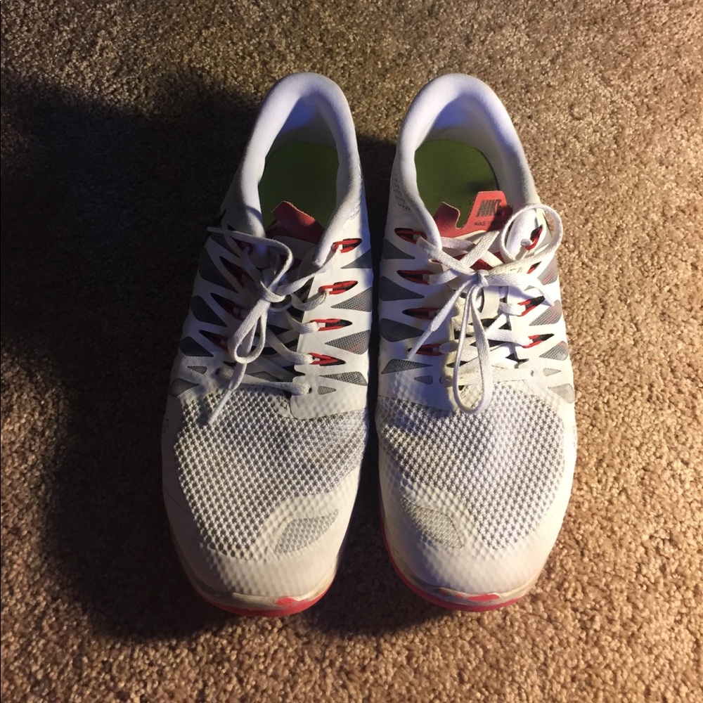 like new nike shoes